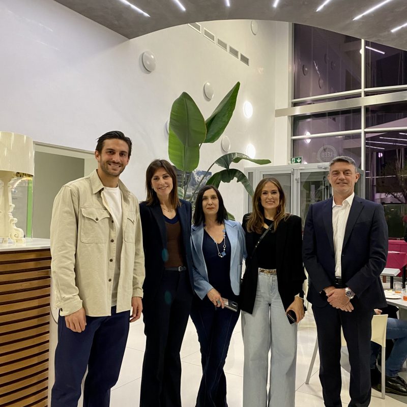 A4083F34-7AC1-423E-84F0-C39F9389C663